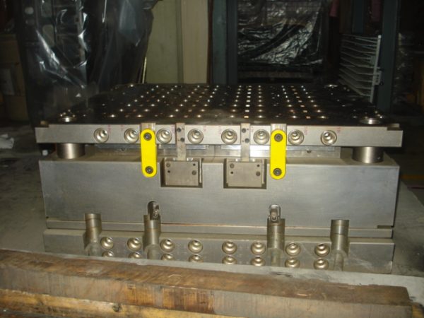 Corvaglia 64 Cavity 30/25 Closure Mould